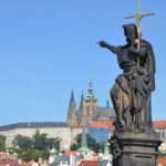 Praga - Ponte Carlos - Estátua de São João Batista