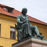 Praga - Estátua de Josef Jungmann