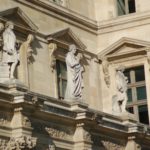 Paris - Museu do Louvre - Estátuas da fachada